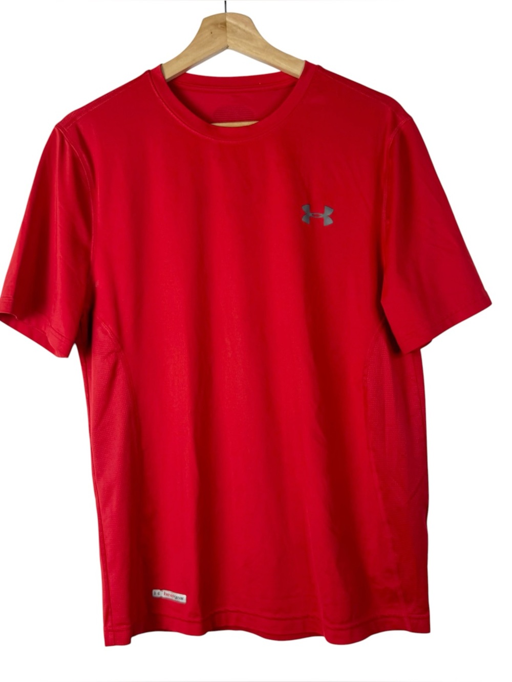 Under Armour Red Heatgear Crewneck Short Sleeve Athletic Top M